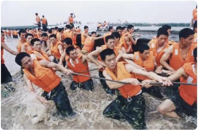 98年抗洪，中央決定最后關(guān)頭炸堤分洪，朱镕基：等等，我再加句話(huà)